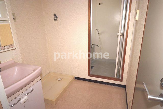 メゾン王子谷の洗面所|忙しい朝には欠かせない洗面所です
※間取り反転の場合あり、内装が若干異なる場合がございます