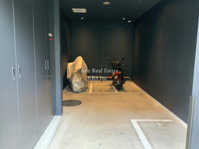 【駐車場】 | コンフォリア北堀江一丁目 | 敷地内には便利なバイク置場があります！ 