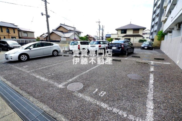 ジュネス庄内緑地の駐車場|敷地内空き有り／11,000円（税込）※空き状況都度要確認