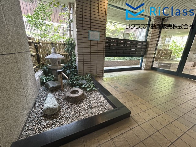 ワコーレ祇園のエントランス|毎日通るエントランスはこのようになっています