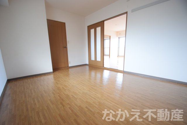 【寝室】 | 広くて明るい寝室