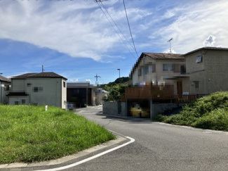 【前面道路含む現地写真】