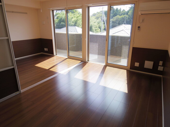 メゾン・ド・ファミーユの居間・リビング|リビング全景