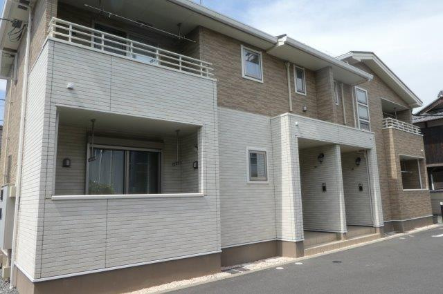 倉敷市西中新田のアパートの外観