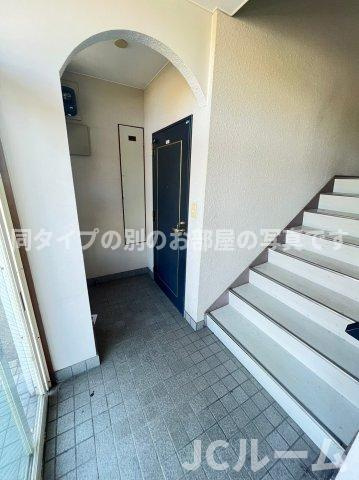 アーバンヒルカワセの玄関
