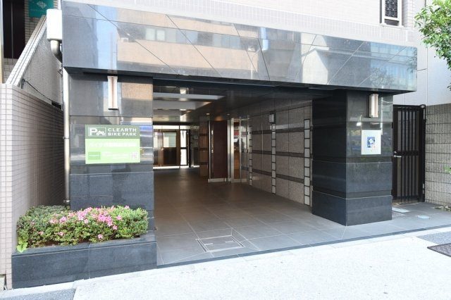 コンシェリアＲ四谷のエントランス