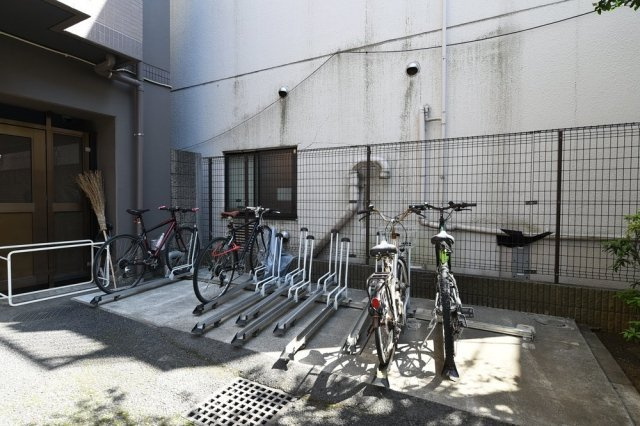 コンシェリアＲ四谷の駐車場|駐輪場