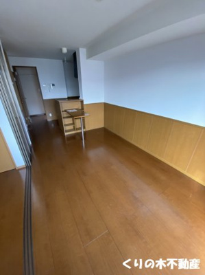 【居間・リビング】 | サンクチュアリ・ヴィラⅡ | ゆったり過ごせるリビングです（同タイプのお部屋です。現況を優先します。）