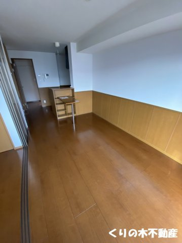 【居間・リビング】 | サンクチュアリ・ヴィラⅡ | ゆったり過ごせるリビングです（同タイプのお部屋です。現況を優先します。）