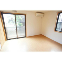 明るく暖かな色調のお部屋です！
