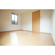 明るく暖かな色調のお部屋です！