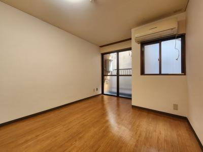 緑の館アネックスの居間・リビング|洋室