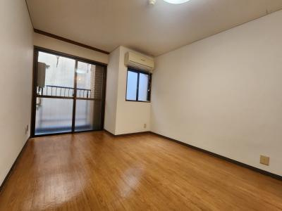 緑の館アネックスの居間・リビング|洋室