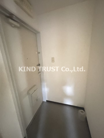 ハイツ丸松の玄関