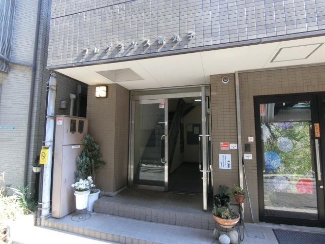 フレグランス新丸子のエントランス