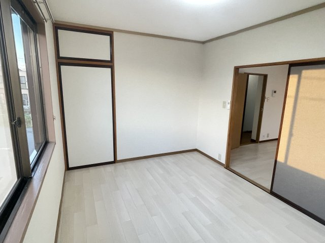 メモリーハイムAの内装|明るい室内です
