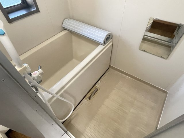 メモリーハイムAの浴室|落ち着いた空間のお風呂です