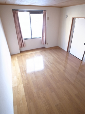 【寝室】 | 末広サンフレアA | 大きめな窓があるのでとっても明るい7帖の洋室☆※同物件、別部屋イメージ画像