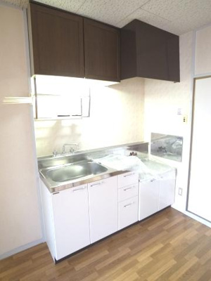 【キッチン】 | 末広サンフレアA | 広めのキッチン♪ガスコンロ設置型です！※同物件、別部屋イメージ画像