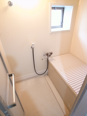 【浴室】 | 末広サンフレアA | 窓があるので換気もしやすくてgood！