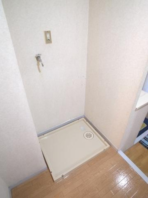 【浴室】 | 末広サンフレアA | 洗濯機置場はお風呂場の横、独立洗面台の目の前！