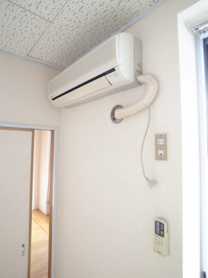 【設備】 | 末広サンフレアA | 洋室にエアコンも設置♪暑い日も寒い日も役に立つ相棒！