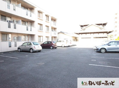 【駐車場】 | 末広サンフレアA | 敷地内に平置きタイプの駐車場あり☆