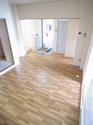 【居間・リビング】 | 末広サンフレアA | 開放的なダイニングキッチン！※同物件、別部屋イメージ画像