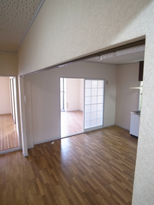 【内装】 | 末広サンフレアA | 玄関とリビングを仕切るカーテンレール！※同物件、別部屋イメージ画像