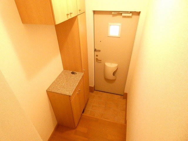 サンライト若松　Ⅰの玄関|明るい玄関です