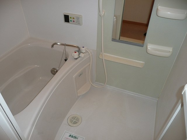 フォンテーヌ・Ⅴの浴室|お風呂で日々の疲れを落としましょう