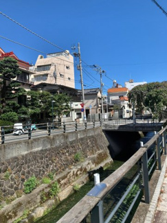 【前面道路含む現地写真】 | 北東側前面道路（2023年8月26日撮影）。