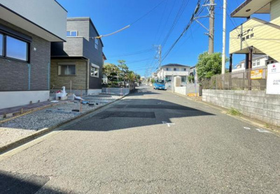 【前面道路含む現地写真】 | ◆湘南台駅徒歩１１分！４ＬＤＫ車２台可◆藤沢市湘南台３丁目１号棟 | 前面道路は６ｍ幅！ゆとりがあるので車の出入庫もしやすい住宅街です♪