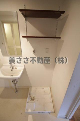 【洗面所】 | ＡＵＲＡ２４３多摩平の森 | 洗濯機置き場