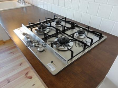 【キッチン】 | ＡＵＲＡ２４３多摩平の森 | ４口ガスコンロ