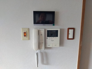 【セキュリティ】 | GOOD WILL | 来客時お部屋から顔が確認できるカラーモニターフォンを導入済み