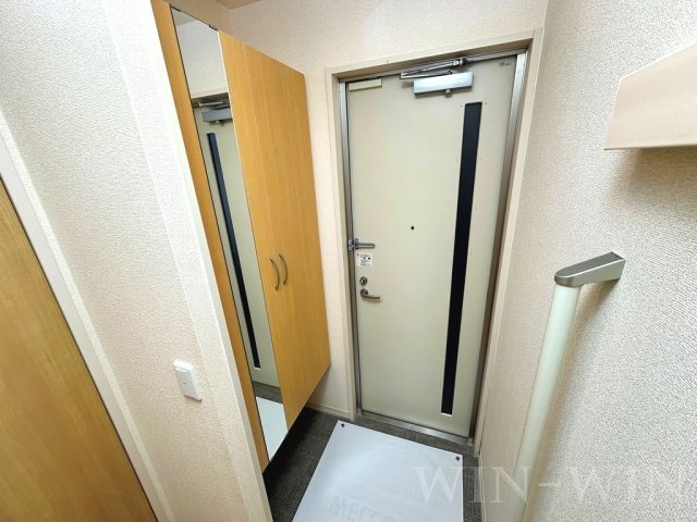 オアシス西小鷹野の玄関