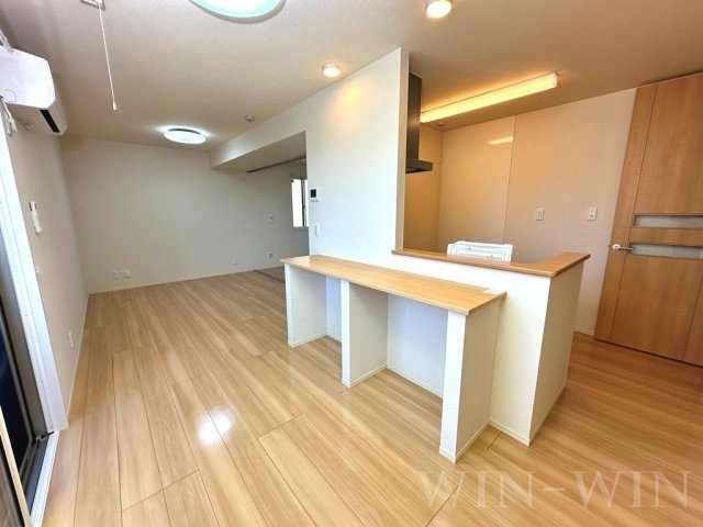 オアシス西小鷹野の居間・リビング