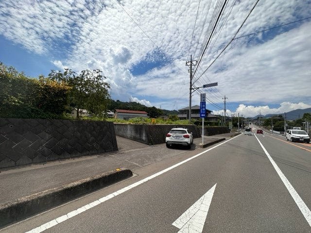 渋川市川島売地②の前面道路含む現地写真