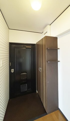 ガーデンヒルズ助任Ⅰの玄関