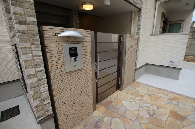 フジパレス岩田町Ⅱ番館のエントランス