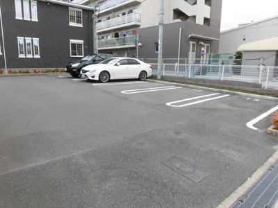 【駐車場】 | マリンフォード | 敷地内駐車場です。