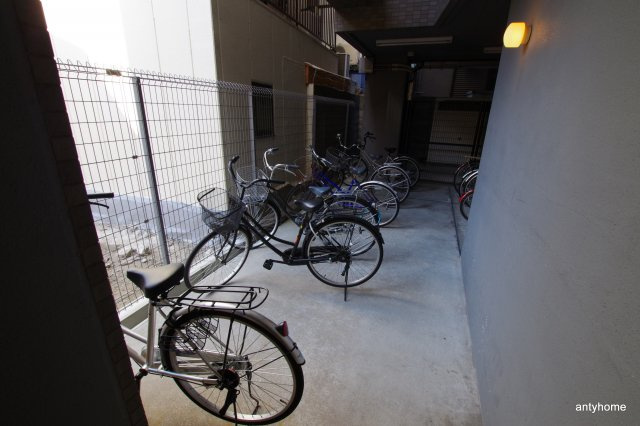 アスティナ天神橋　仲介手数料無料の駐車場