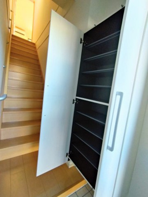 【玄関】 | シャン・ロジュマン | ※同物件、別のお部屋の写真です。