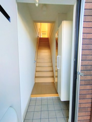 【玄関】 | シャン・ロジュマン | ※同物件、別のお部屋の写真です。