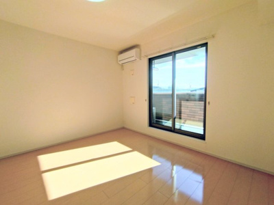 【居間・リビング】 | シャン・ロジュマン | ※同物件、別のお部屋の写真です。