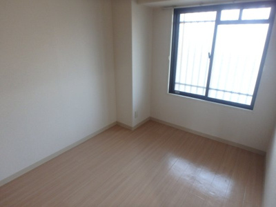 【寝室】 | 友伸ハウス | 使い勝手のいい寝室です