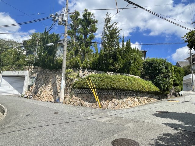 西宮市苦楽園三番町の前面道路含む現地写真