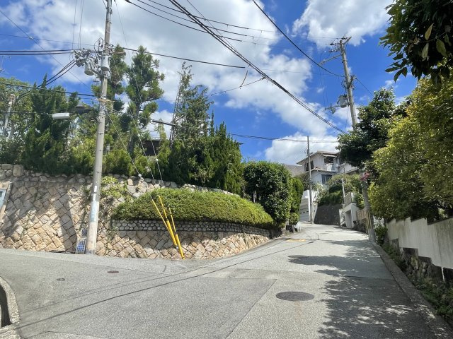 西宮市苦楽園三番町の前面道路含む現地写真