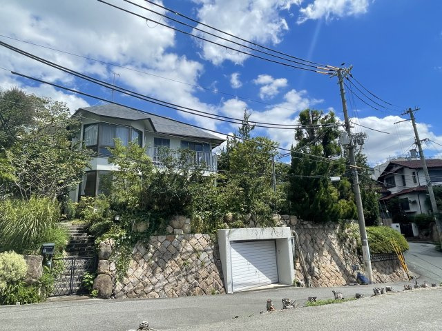 西宮市苦楽園三番町の前面道路含む現地写真